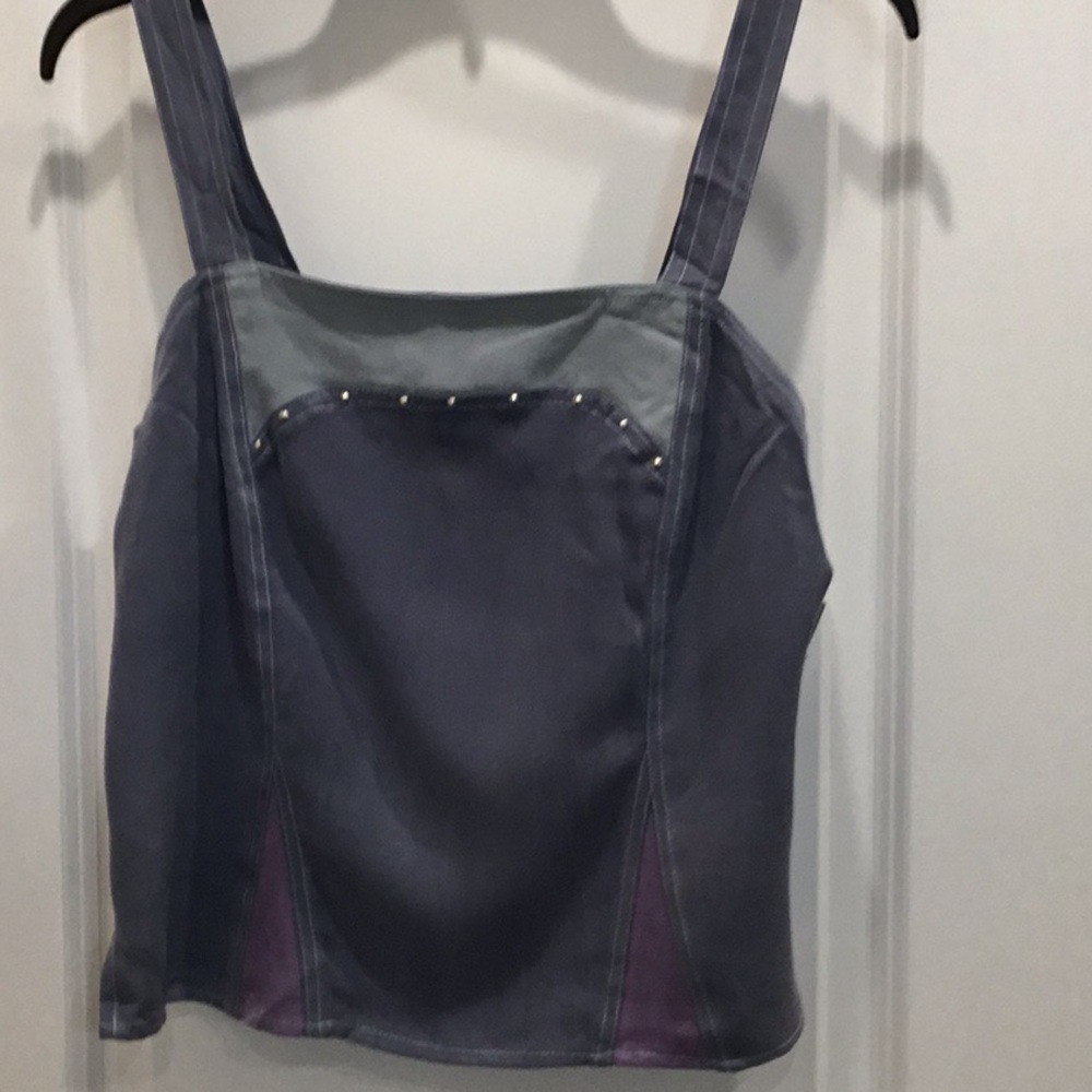 tommy n loulou blue denim top, NWT!  Size M